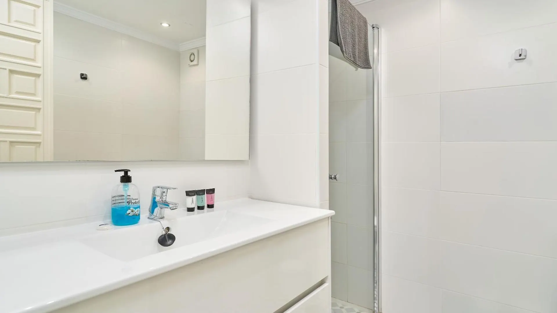 Large One Bed Apt Нерха Апартаменты