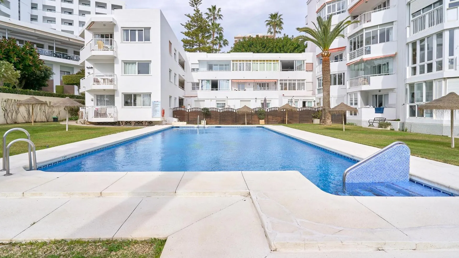 Large One Bed Apt Nerja
